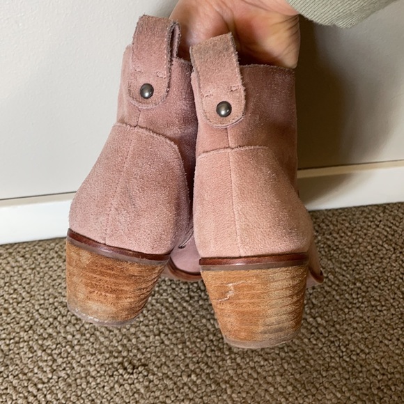 Blush pink suede booties - Picture 4 of 7